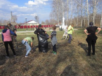 Акция по благоустройству памятника